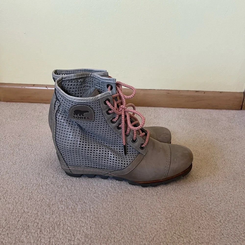 Sorel Women's Lace Up Gray and Pink Boots - Picture 2 of 7